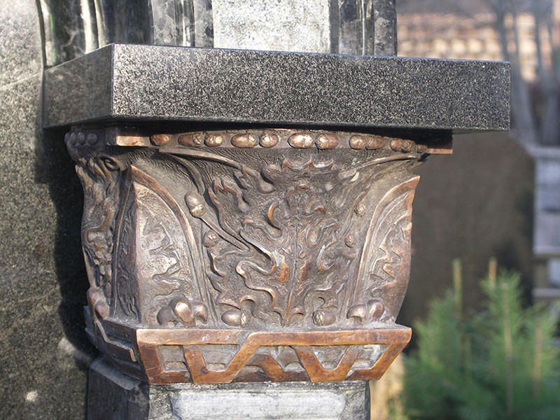 5 Памятник А. П. Городецкому, Троекуровское кладбище (деталь). Автор А. Л. Шенгелия